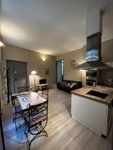 Cosy House T3 City Center, Museum, Place Carnot Carcassone Exterior photo